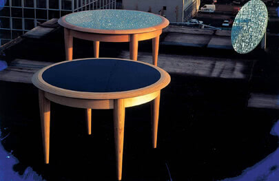 Galerie (Rundtisch, exklusiv, Tischgestell aus massiver Buche und variablen Platten von blauen oder sandgestrahltem Glas, Schiefer, Marmor oder Granit)